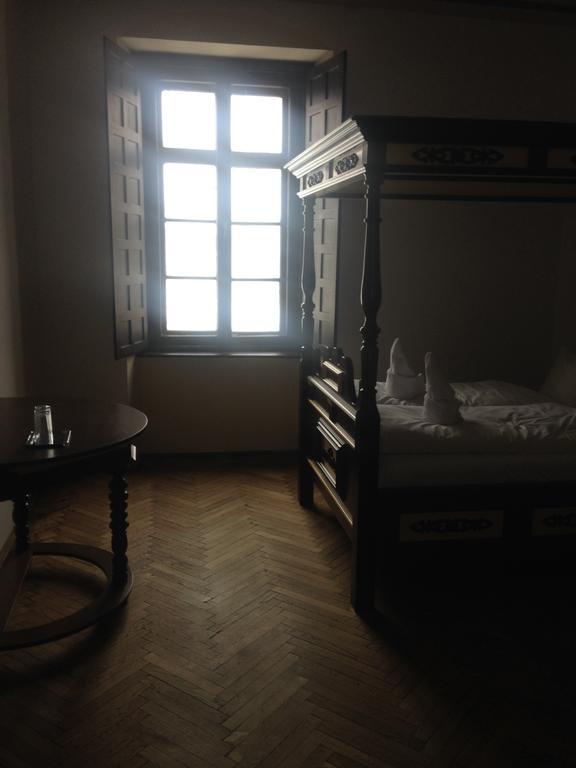 Egervari Varkastely Zimmer foto