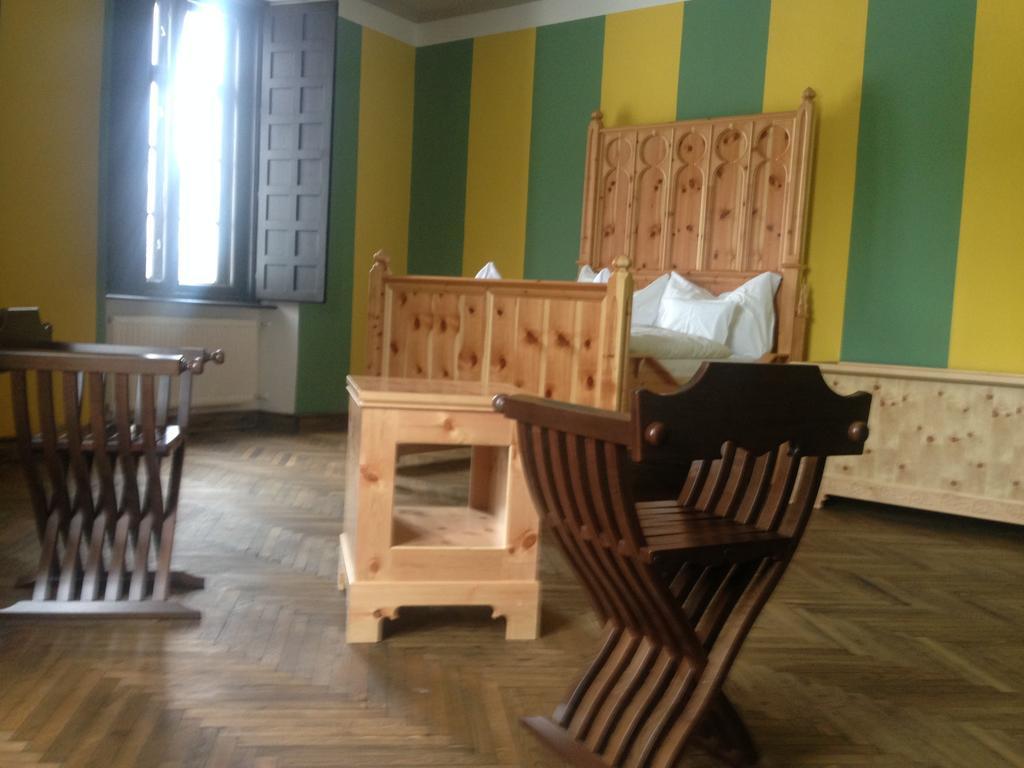 Egervari Varkastely Zimmer foto