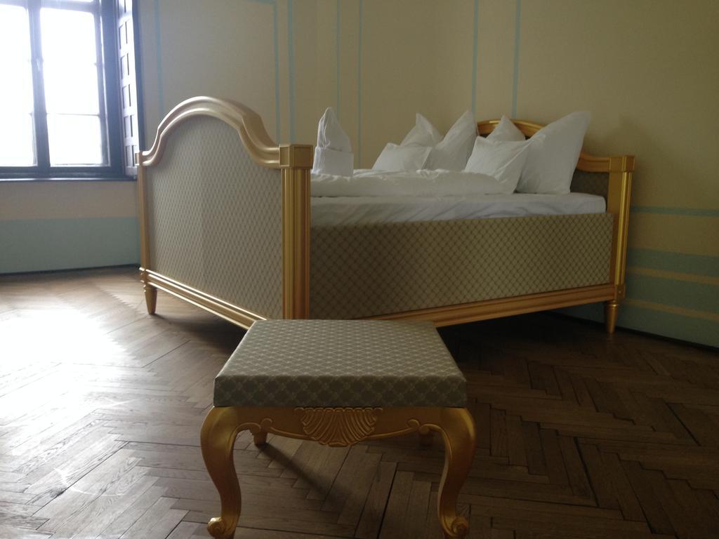 Egervari Varkastely Zimmer foto