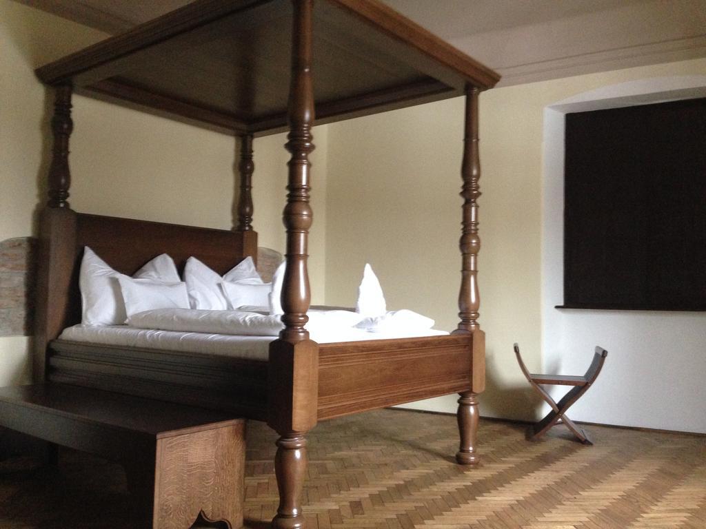 Egervari Varkastely Zimmer foto