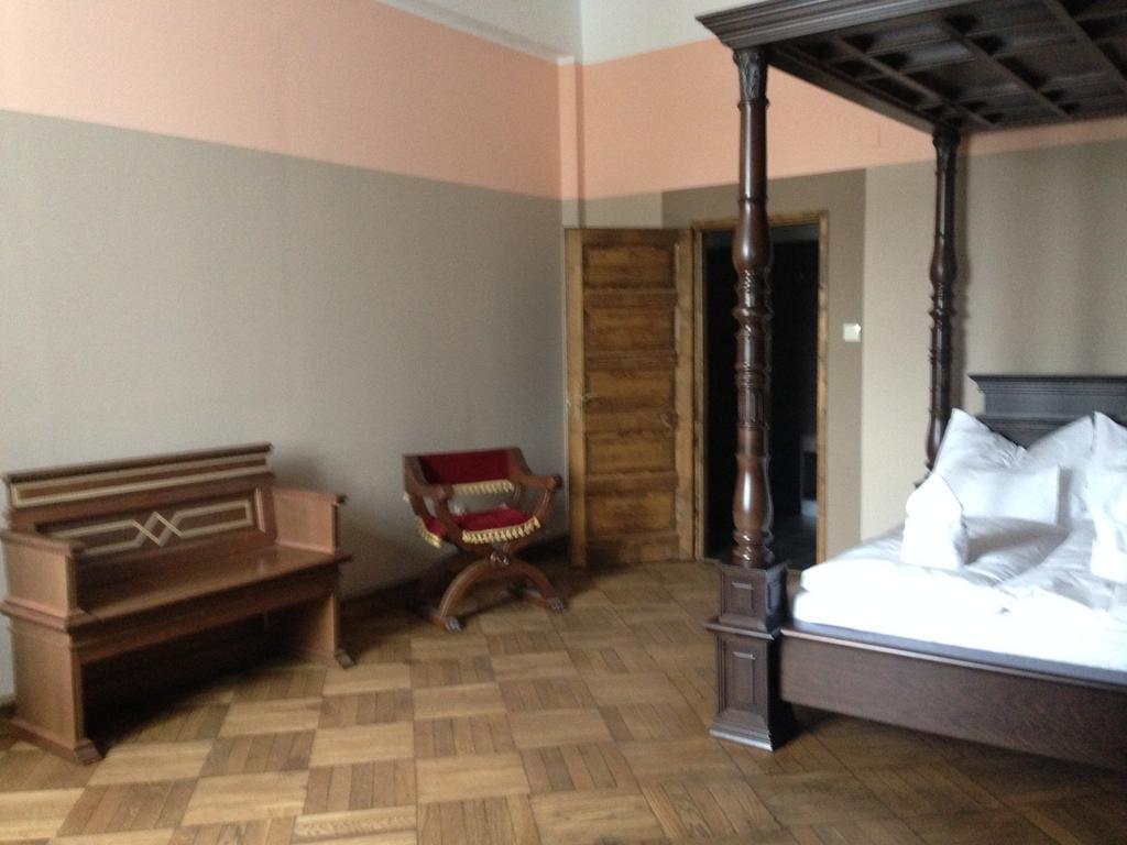 Egervari Varkastely Zimmer foto